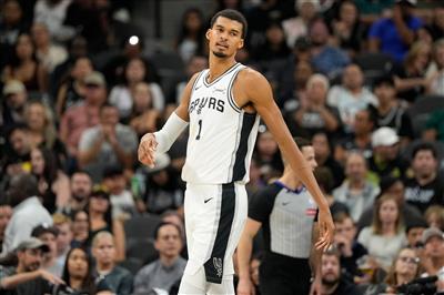 太可惜了！文班亚马生涯第三次因为差1次封盖错失三双