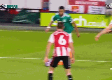 争议裁决！加克波三秒区内被放倒，主裁判判胡珀没有任何表示