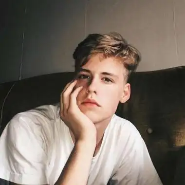 6686体育钻石作者Lenny