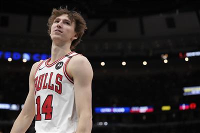 控球感冰凉！布泽利斯&奥科罗半场合计9中0仅拿1分